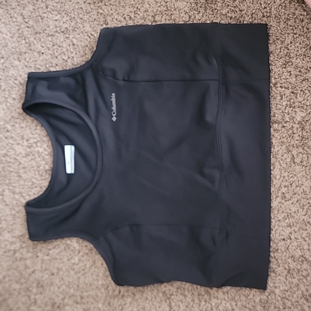 Columbia crop tank. Large.